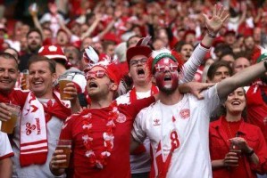 半岛体育-【欧洲杯】丹麦4比1完胜俄罗斯 第二名出线完成逆袭