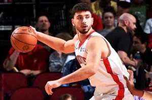 半岛体育APP-惨败！火箭降至第四，杜兰特赛后沮丧离场，斯通你该做出决定了