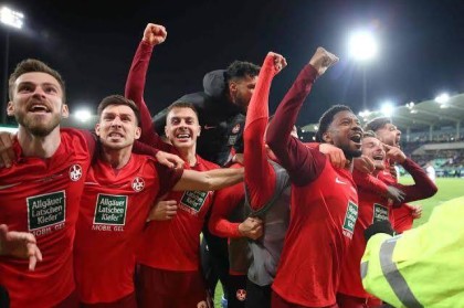 半岛体育-萨尔布吕肯奇迹谢幕，凯泽赛季收尾可能很奇葩