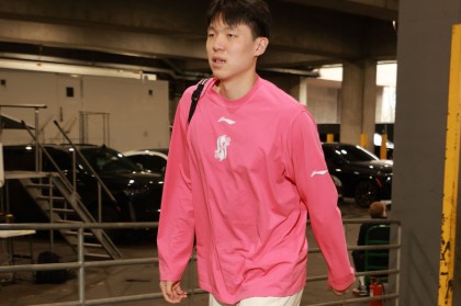 半岛体育官方网站-开拓者官宣下放杨瀚森！昨日仅出场48秒 有望为混音连打4个主场