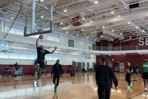 半岛体育-真要复出！塔图姆已经可以在有防守情况下 完成突破单臂扣篮！